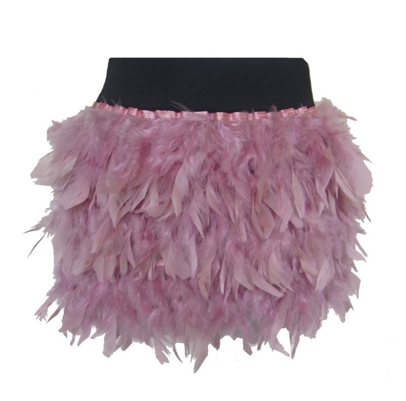 falda plumas rosa detras